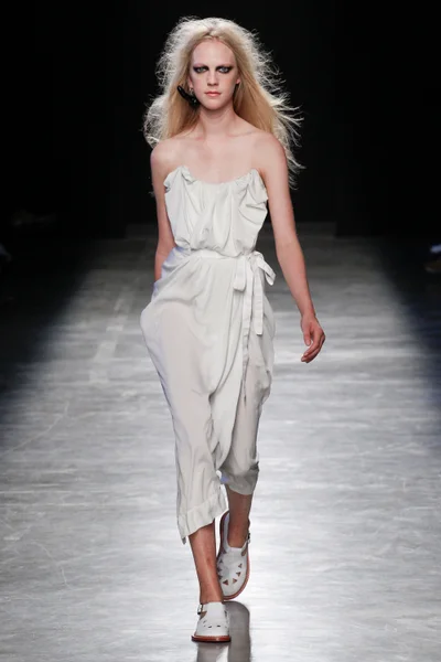 Look 11